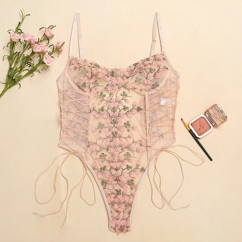 Body Rosa Bella com Bordado Floral e Amarração Lateral – Sensualidade em Cada Detalhe