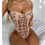 Body Rosa Bella com Bordado Floral e Amarração Lateral – Sensualidade em Cada Detalhe