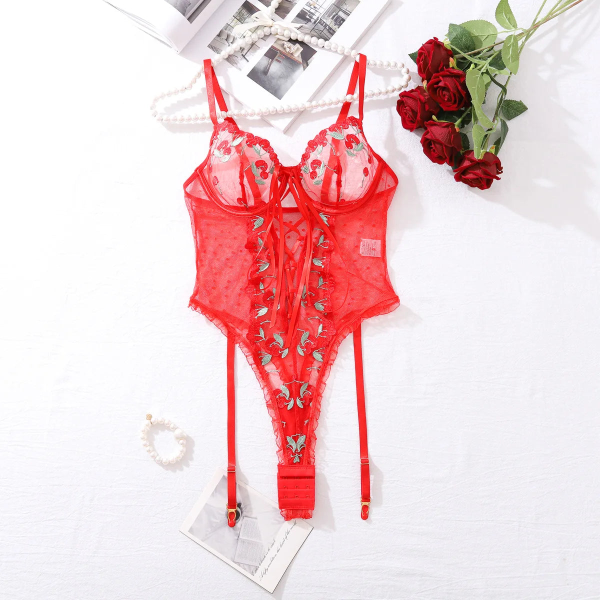 Body Vitória em Renda Floral Vermelha com Amarração – Sexy & Provocante