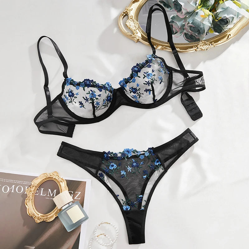 Conjunto Luara – Lingerie Bordada em Tule Transparente com Renda Floral