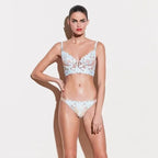Conjunto Lírios – Lingerie Bordada para Momentos Inesquecíveis