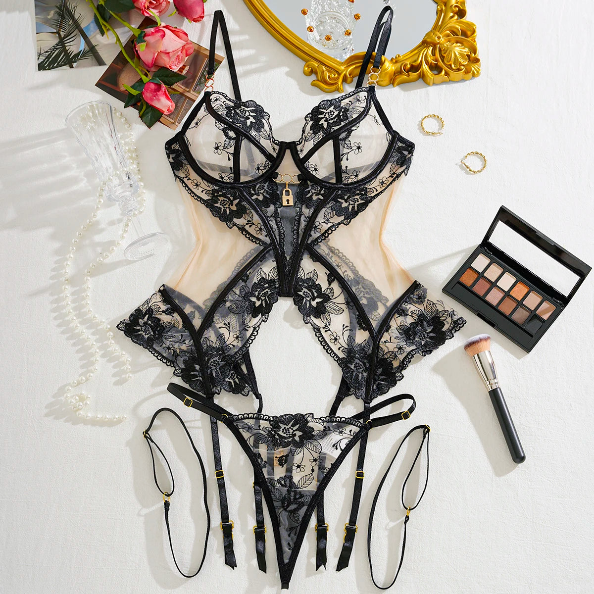 Conjunto Noite Absoluta – Renda Preta com Cinta-Liga e Transparência Sedutora