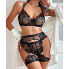 Seraphine – Lingerie Luxuosa em Tule Bordado com Cinta-Liga Ajustável