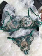 Conjunto Isadora – Lingerie Sexy com Renda Floral e Transparência Elegante