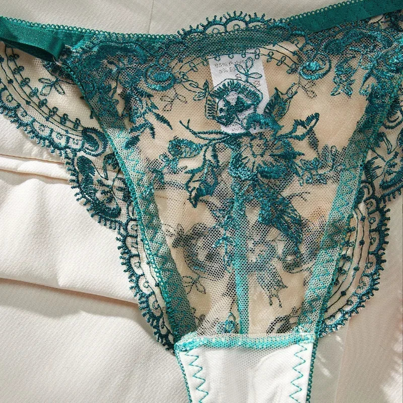 Conjunto Isadora – Lingerie Sexy com Renda Floral e Transparência Elegante