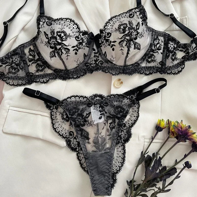 Conjunto Isadora – Lingerie Sexy com Renda Floral e Transparência Elegante