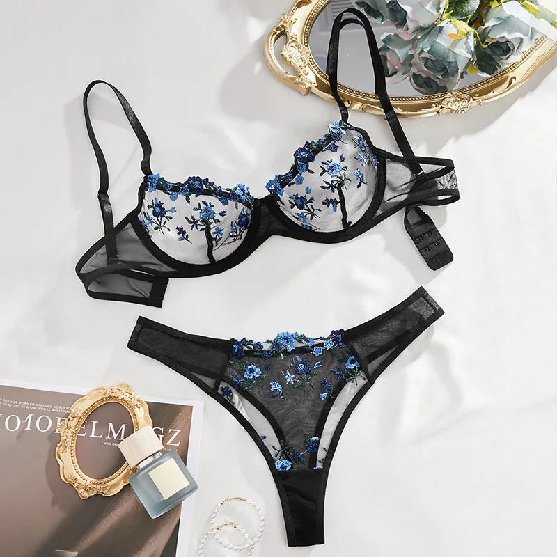 Conjunto Luara – Lingerie Bordada em Tule Transparente com Renda Floral