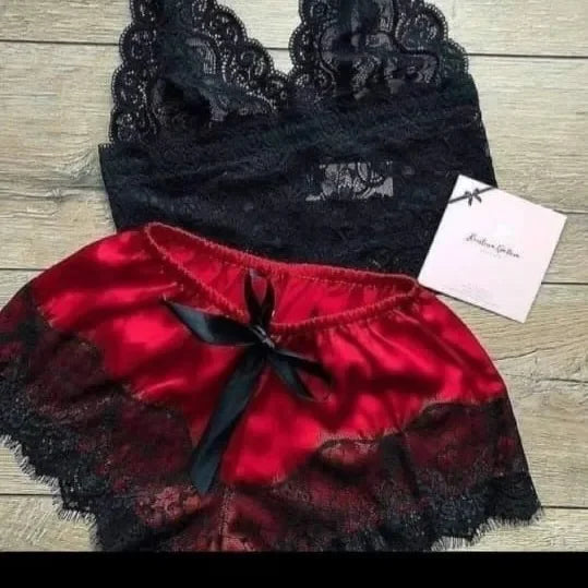 Conjunto Alana – Lingerie 2 Peças em Cetim com Renda Estilo Princesa