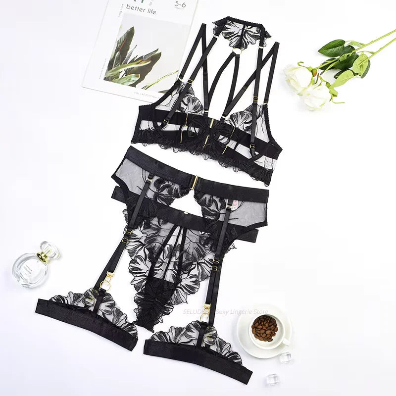 Seraphine – Lingerie Luxuosa em Tule Bordado com Cinta-Liga Ajustável