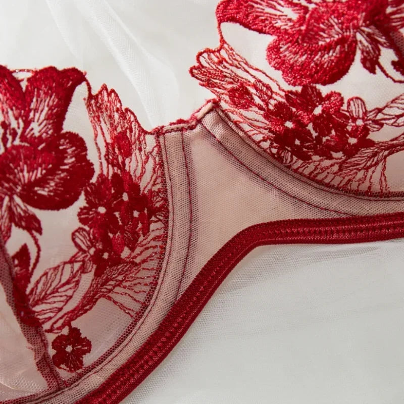 Conjunto de Lingerie Cláudia – Bordado Floral Luxuoso e Transparência Sedutora