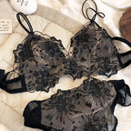 Conjunto Belle – Lingerie Romântica com Renda Francesa e Bordado Floral