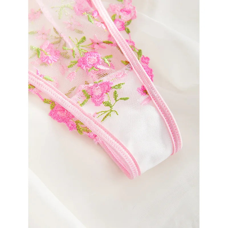 Conjunto Rosé Bloom – Lingerie Bordada Transparente com Toque Romântico