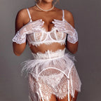 Conjunto Divine – Lingerie Luxuosa com Plumas e Renda Branca