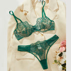 Conjunto Verena – Lingerie 2 Peças em Renda Verde com Transparência e Bojo Leve
