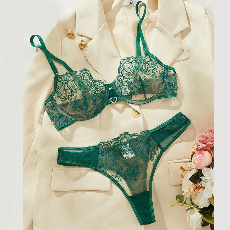Conjunto Verena – Lingerie 2 Peças em Renda Verde com Transparência e Bojo Leve