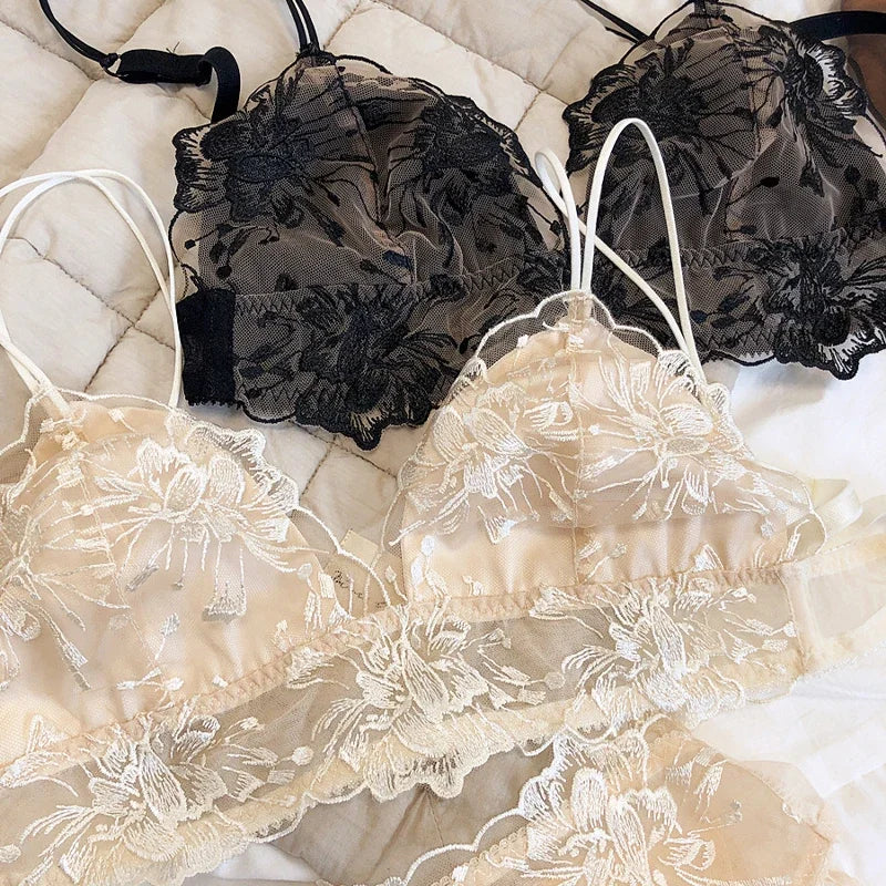 Conjunto Belle – Lingerie Romântica com Renda Francesa e Bordado Floral