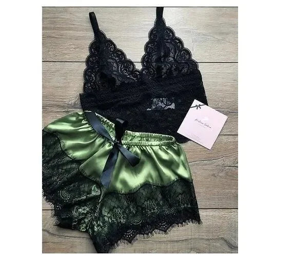 Conjunto Alana – Lingerie 2 Peças em Cetim com Renda Estilo Princesa