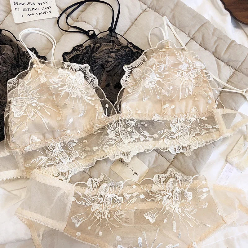 Conjunto Belle – Lingerie Romântica com Renda Francesa e Bordado Floral