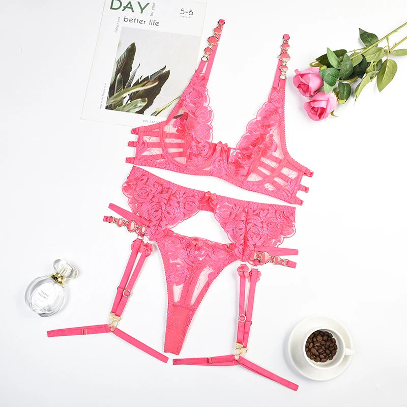 Gaby – Conjunto Erótico Feminino com Tule Sexy e Detalhes em Corrente