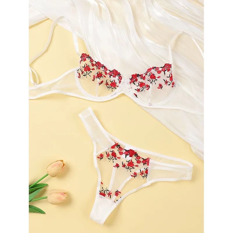 Conjunto Luara – Lingerie Bordada em Tule Transparente com Renda Floral