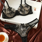 Conjunto de Lingerie Cláudia – Bordado Floral Luxuoso e Transparência Sedutora