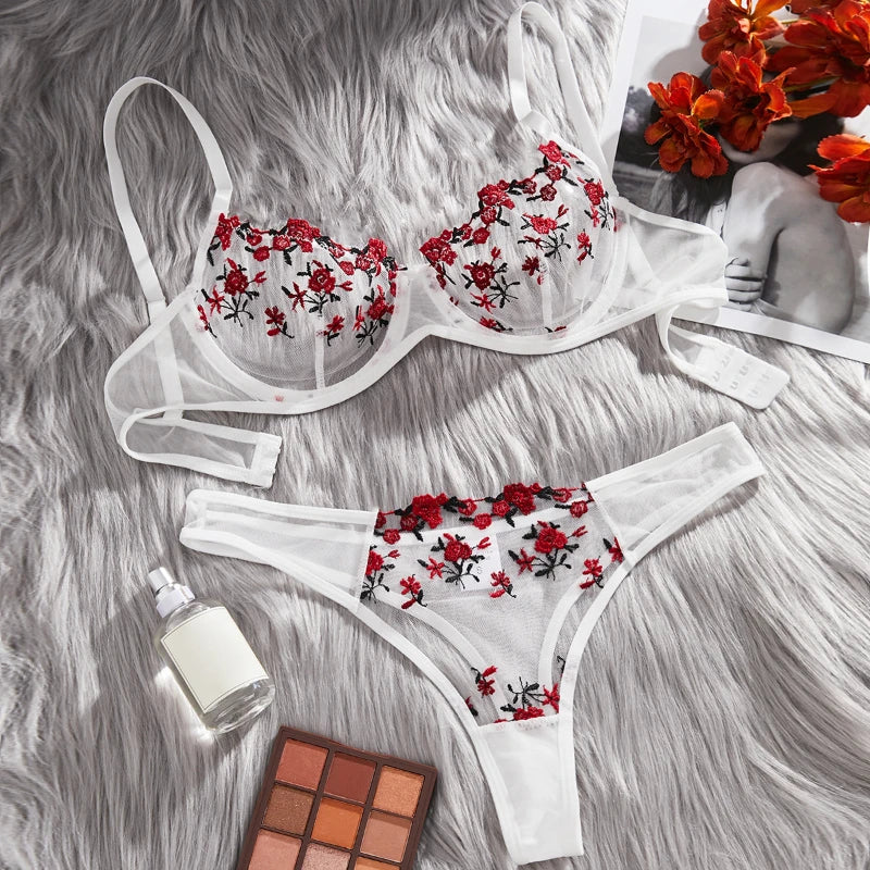 Conjunto Luara – Lingerie Bordada em Tule Transparente com Renda Floral