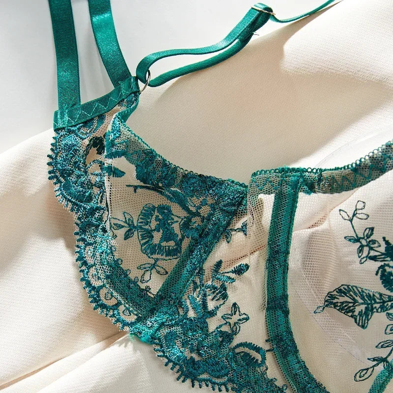 Conjunto Isadora – Lingerie Sexy com Renda Floral e Transparência Elegante