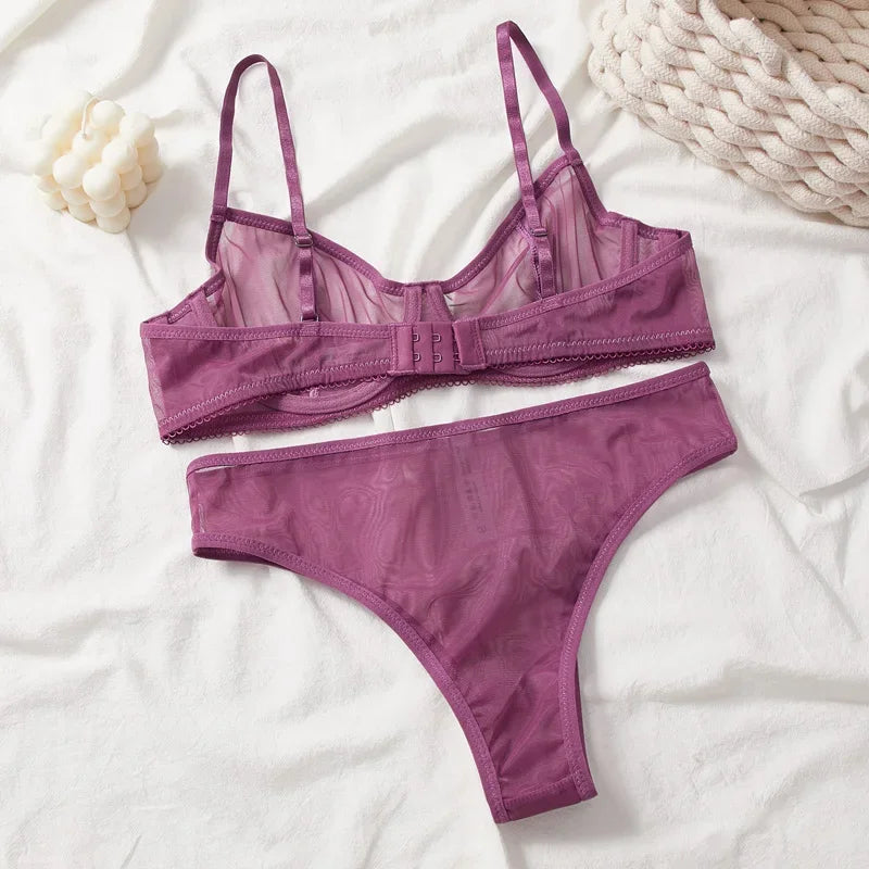 Conjunto de Lingerie Clara – Transparência e Delicadeza em Tule