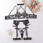 Conjunto Desire – Lingerie Sexy Bordada com Transparência e Detalhes Strappy