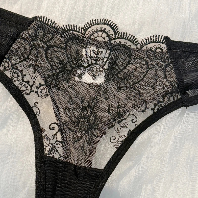 Conjunto Elisa – Lingerie 2 Peças em Renda Leve com Transparência e Laço