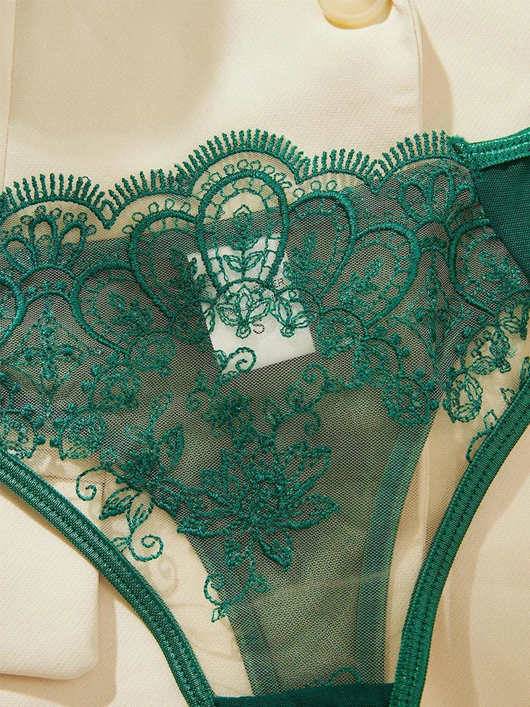 Conjunto Verena – Lingerie 2 Peças em Renda Verde com Transparência e Bojo Leve