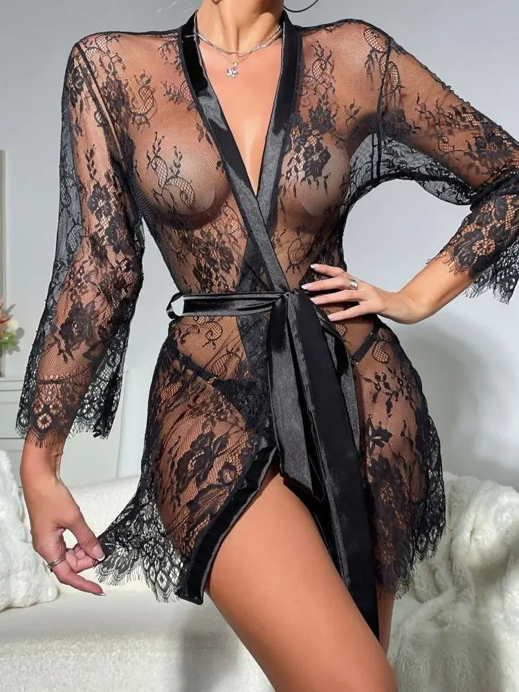 Robe La Vie – Transparente com Renda Delicada e Toque Elegante