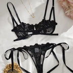 Conjunto Marina – Lingerie Bordada com Transparência e Amarração em Cetim