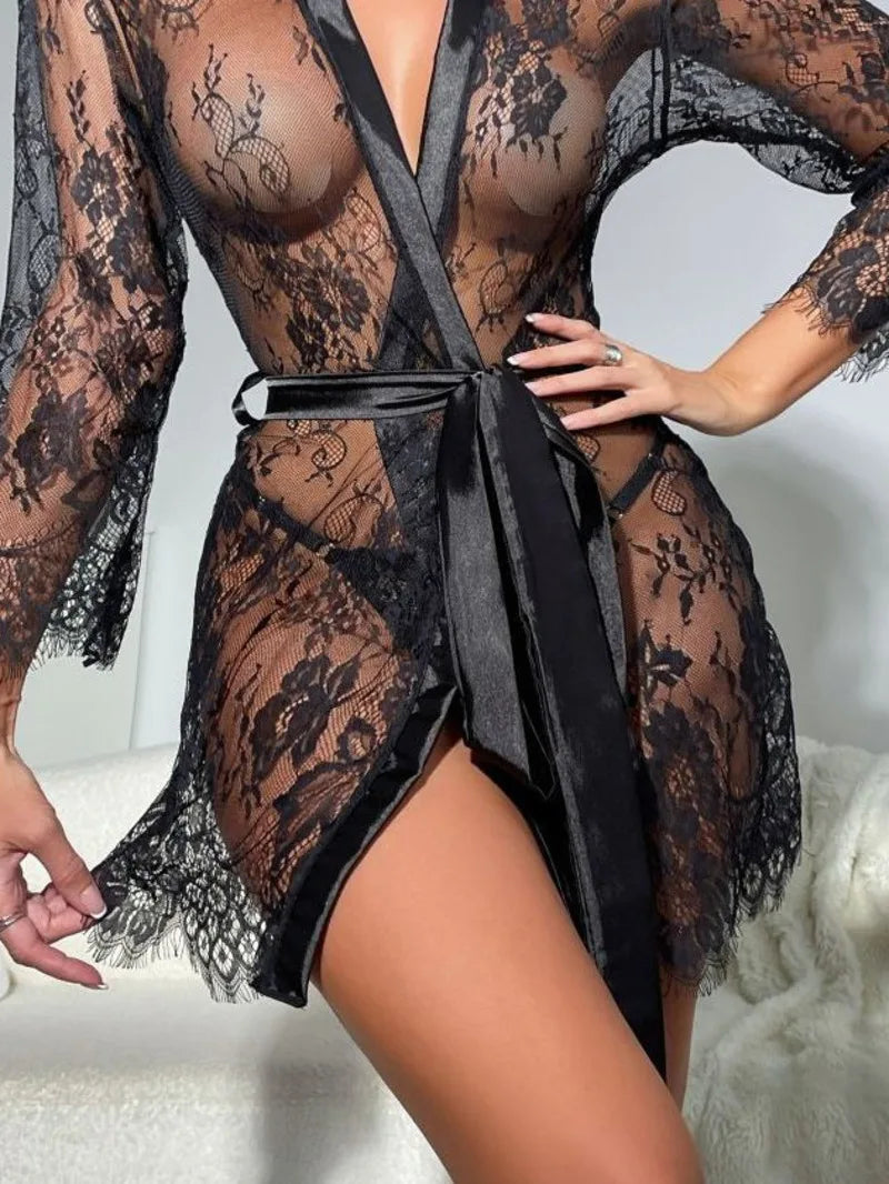 Robe La Vie – Transparente com Renda Delicada e Toque Elegante