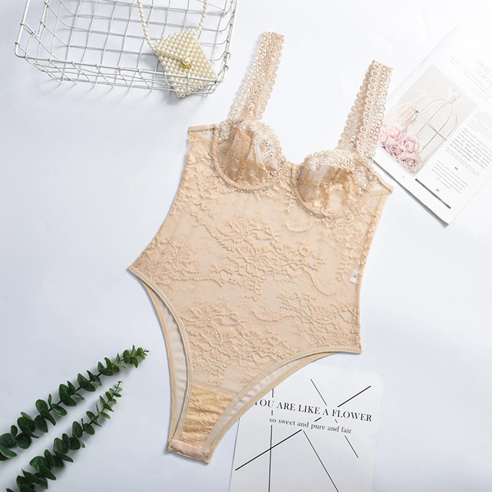 Body Lua – Renda Transparente com Decote Profundo e Costas Abertas