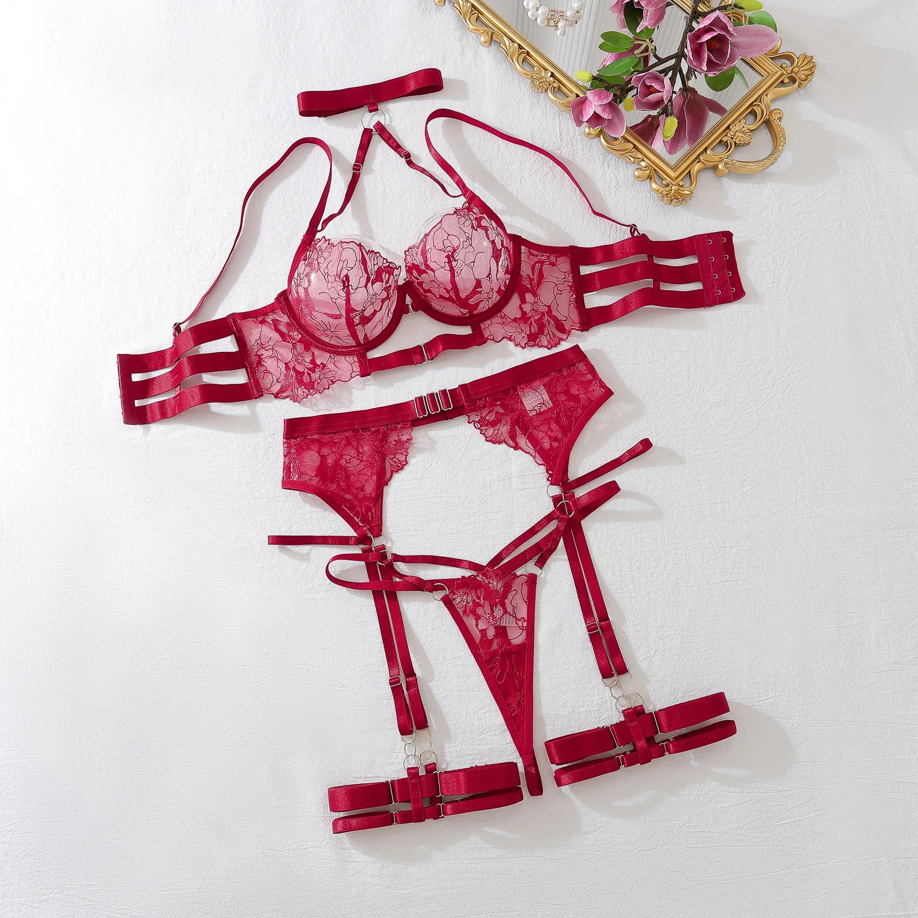 Conjunto Desire – Lingerie Sexy Bordada com Transparência e Detalhes Strappy