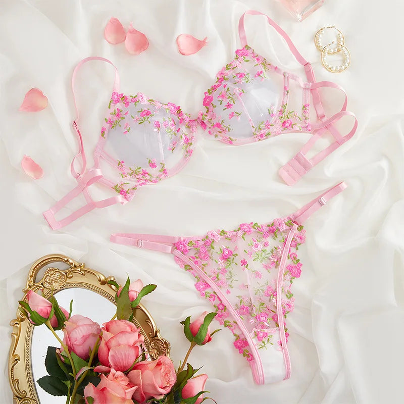 Conjunto Rosé Bloom – Lingerie Bordada Transparente com Toque Romântico
