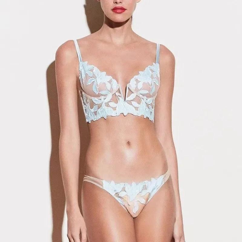 Conjunto Lírios – Lingerie Bordada para Momentos Inesquecíveis