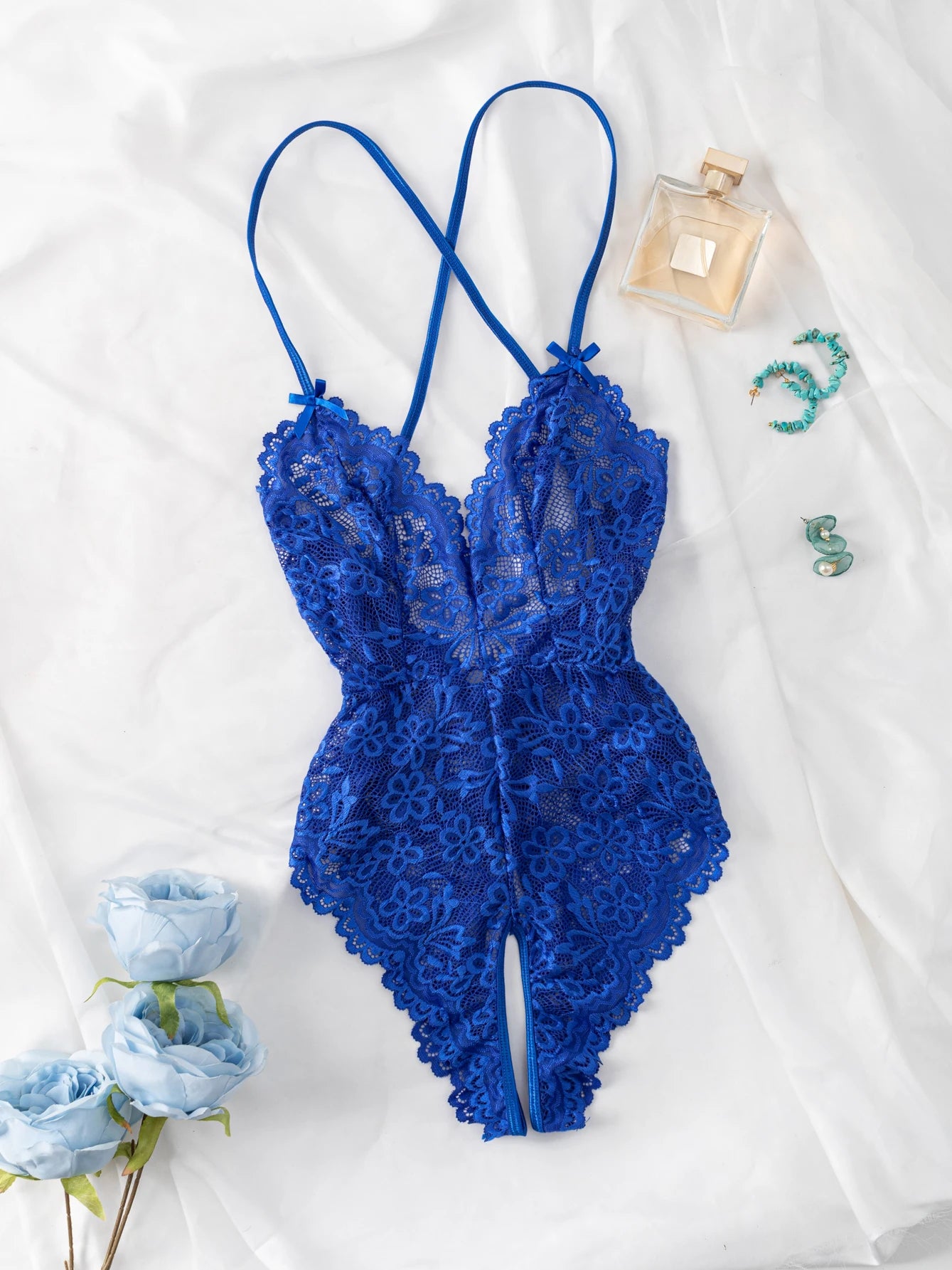 Body Luna – Lingerie Azul em Renda Floral com Abertura Íntima