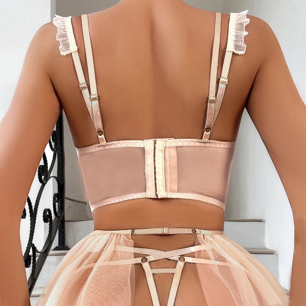 Conjunto Giovanna 3 Peças – Lingerie Sensual com Tule, Bordado e Tiras
